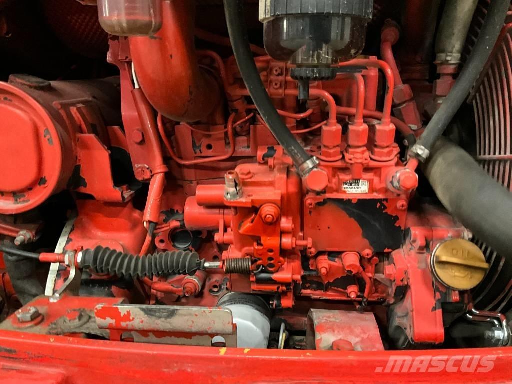 CAT 302.4 D ミニ油圧ショベル 7t以下（ミニユンボ・ミニディガー）