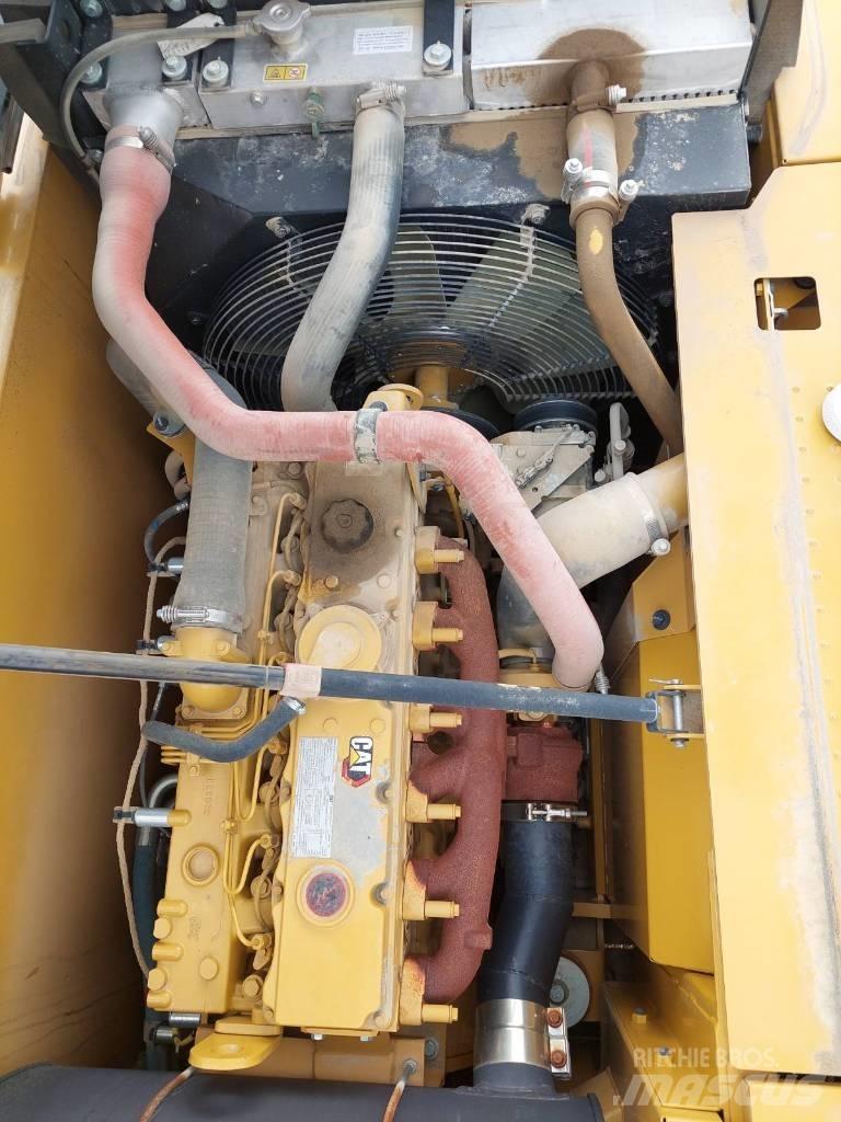 CAT 323D3 大型油圧ショベル12t以上（パワーショベル・ユンボ）