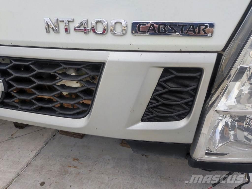 Nissan NT 400 キャビン及び内装
