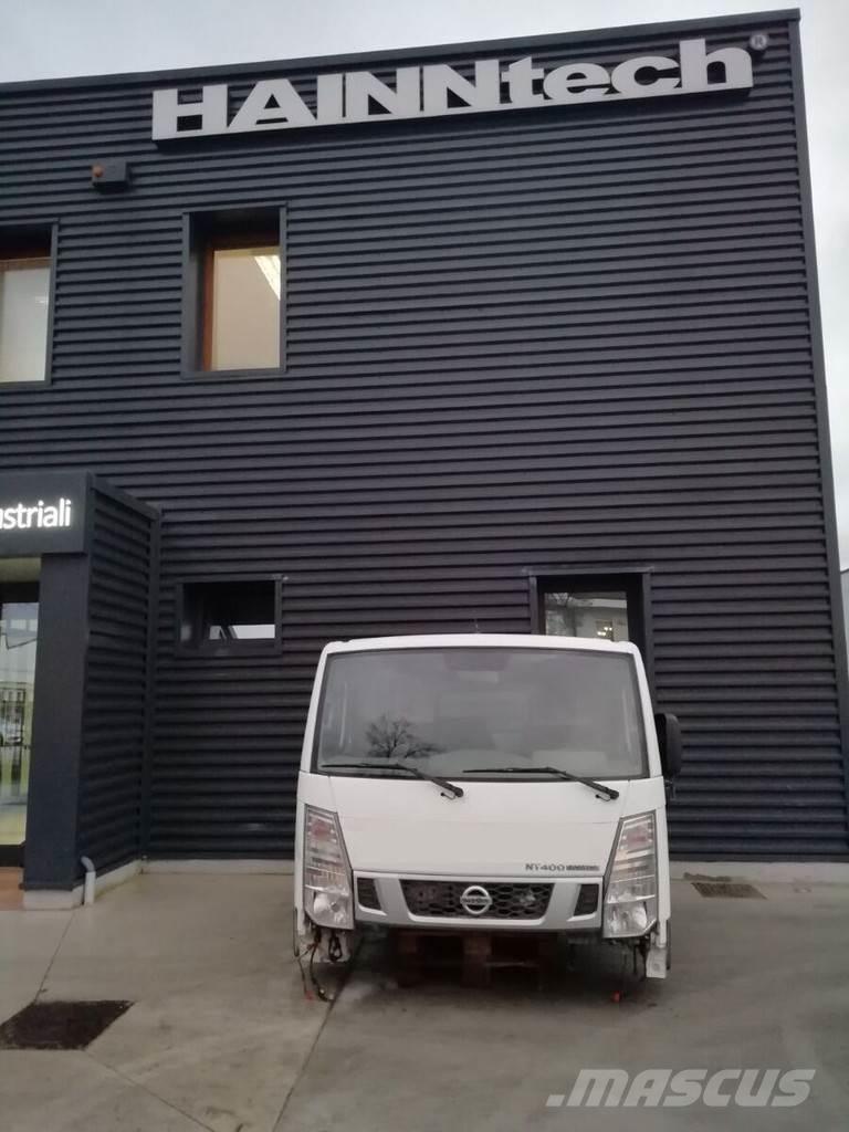 Nissan NT 400 キャビン及び内装