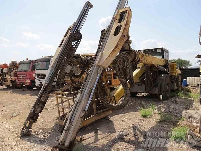 Atlas Copco E2C サーフェイスドリルリグ