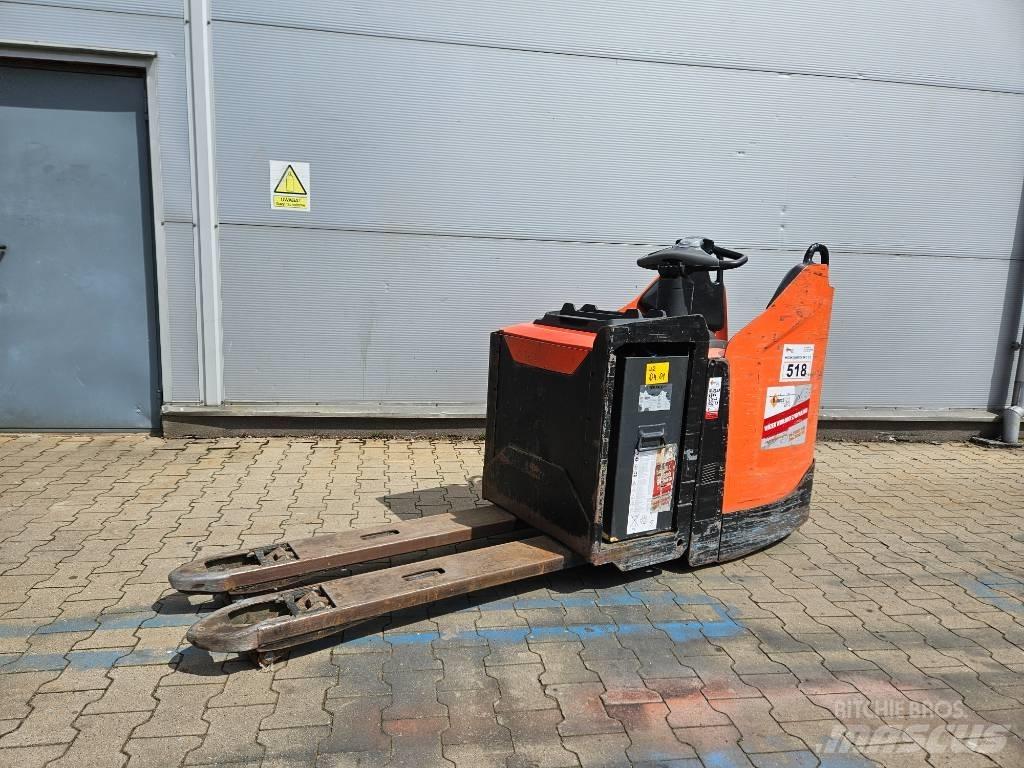 BT LPE250 ローリフトとプラットフォーム