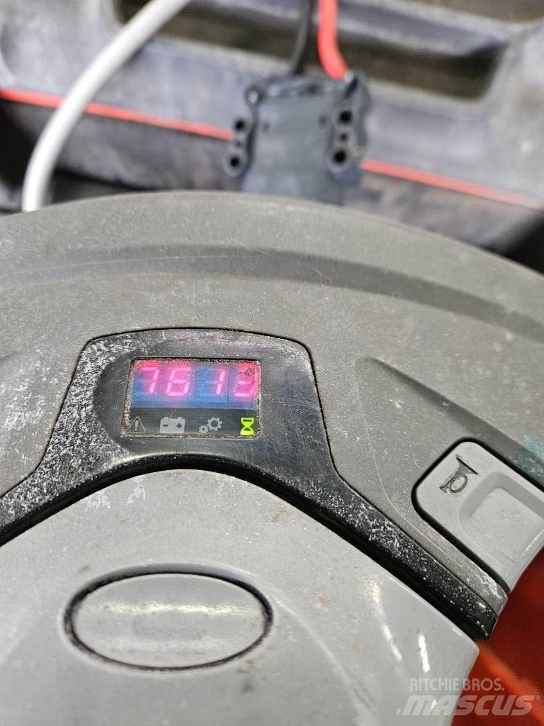 BT LPE250 ローリフトとプラットフォーム