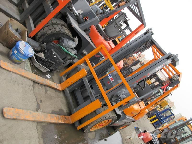 TCM FD 30 ディーゼル・軽油