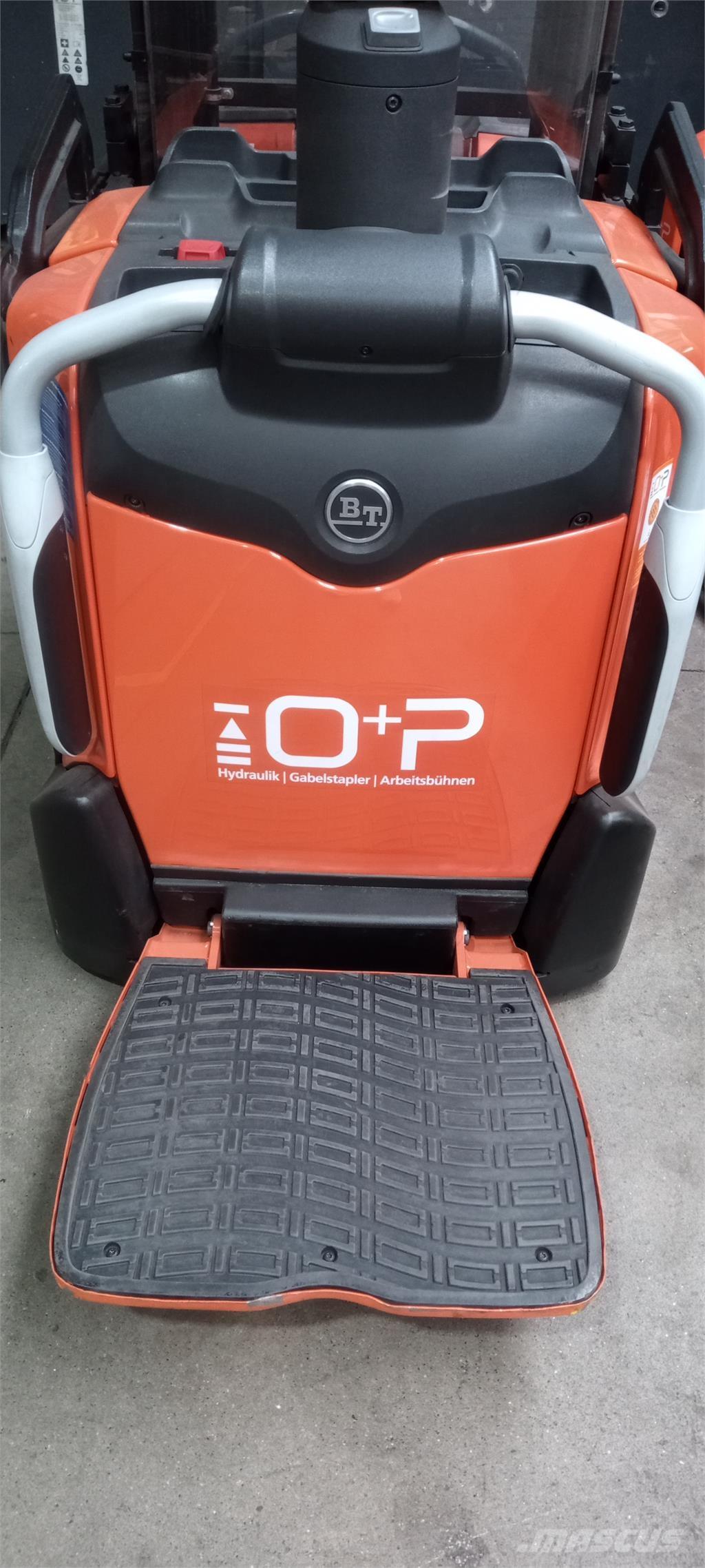 Toyota SPE160L 自走式スタッカー