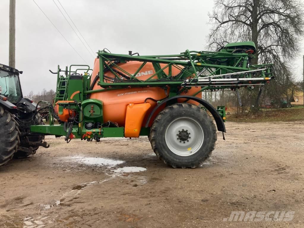 Amazone UX 5200 牽引型スプレイヤー