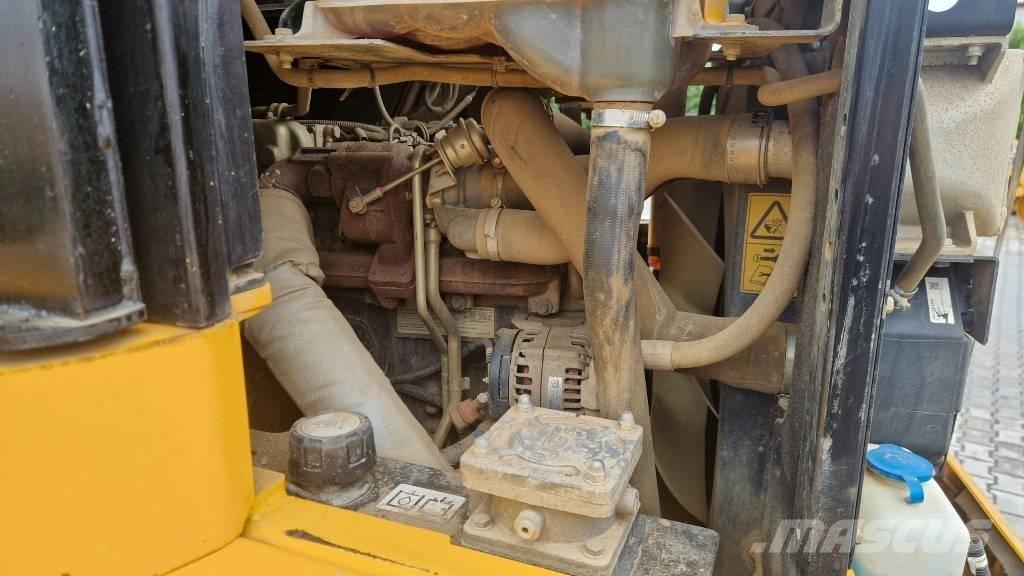 JCB 9TFT サイト　ダンプ