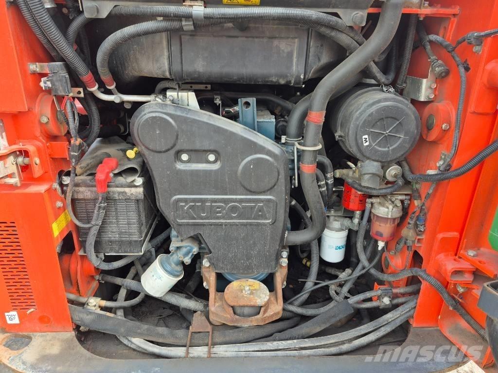 Kubota SSV 65 スキッドステアローダー
