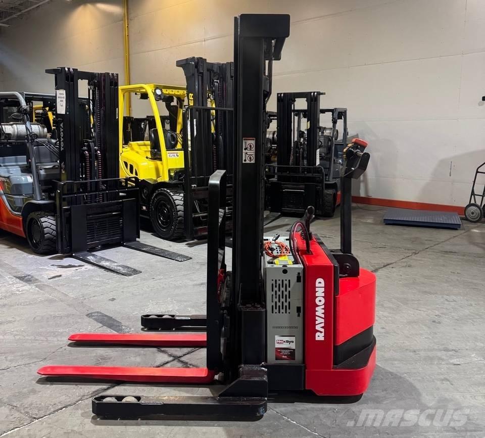 Raymond RSS40 自走式スタッカー