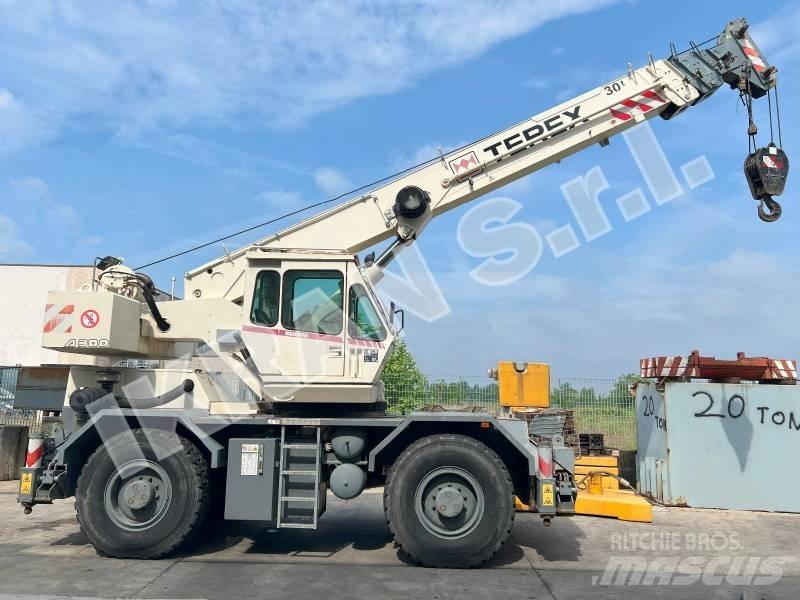 Terex A 300 ラフテレーンクレーン