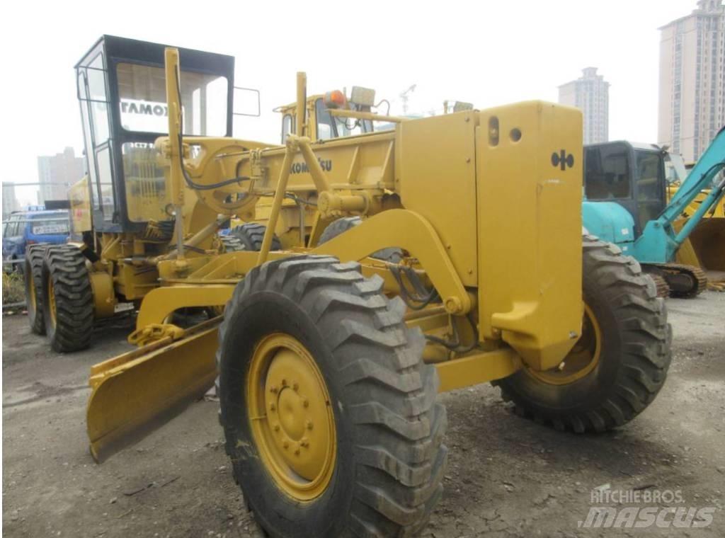 Komatsu GD 623 モーターグレーダー