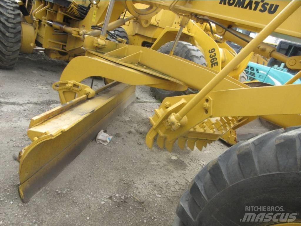 Komatsu GD 623 モーターグレーダー