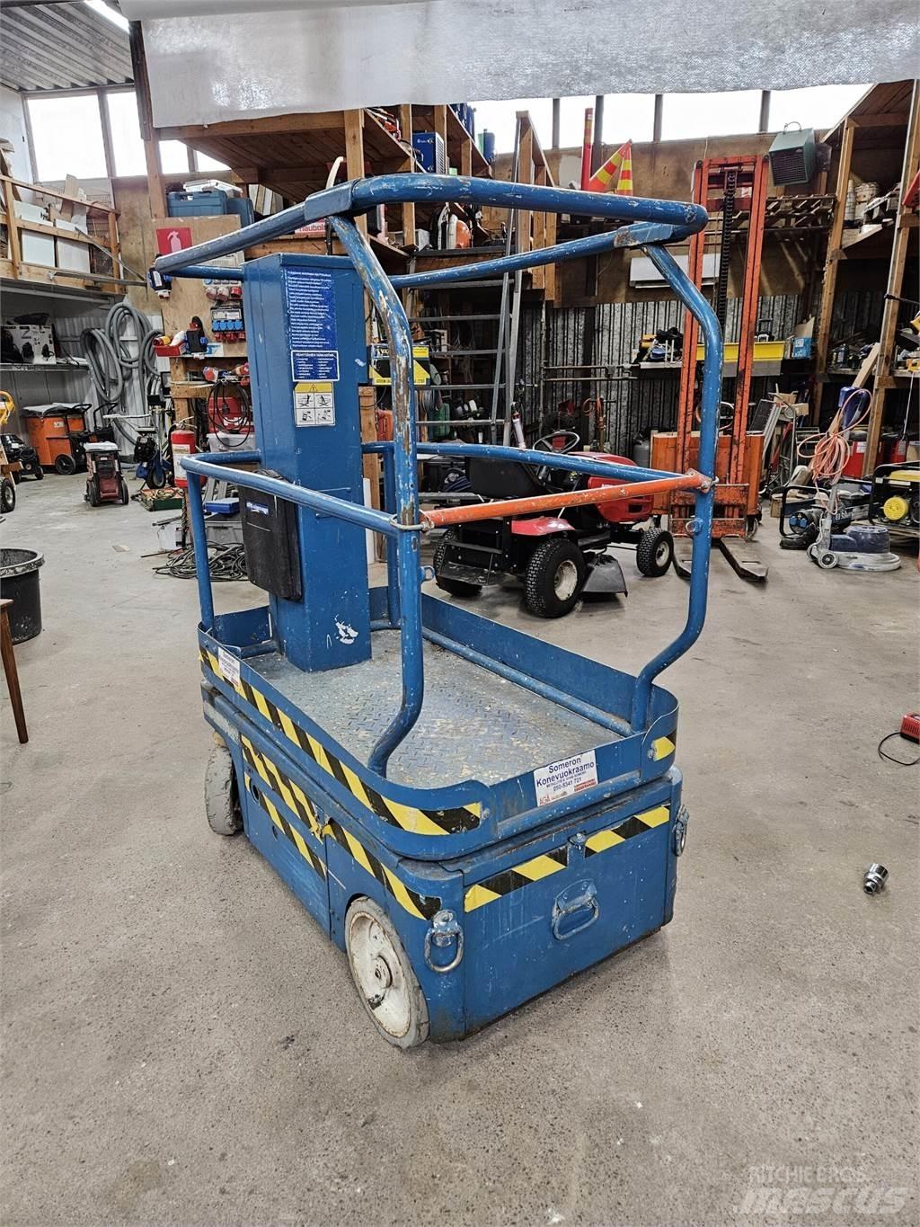 UpRight TM 12 垂直昇降型リフト
