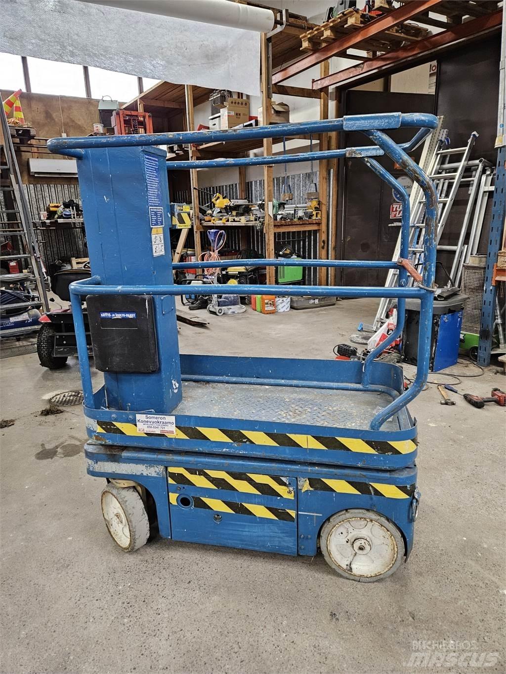 UpRight TM 12 垂直昇降型リフト