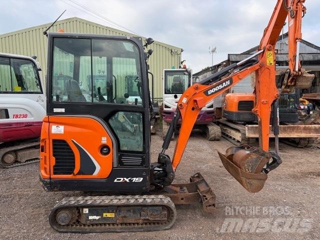 Doosan DX 19 ミニ油圧ショベル 7t以下（ミニユンボ・ミニディガー）
