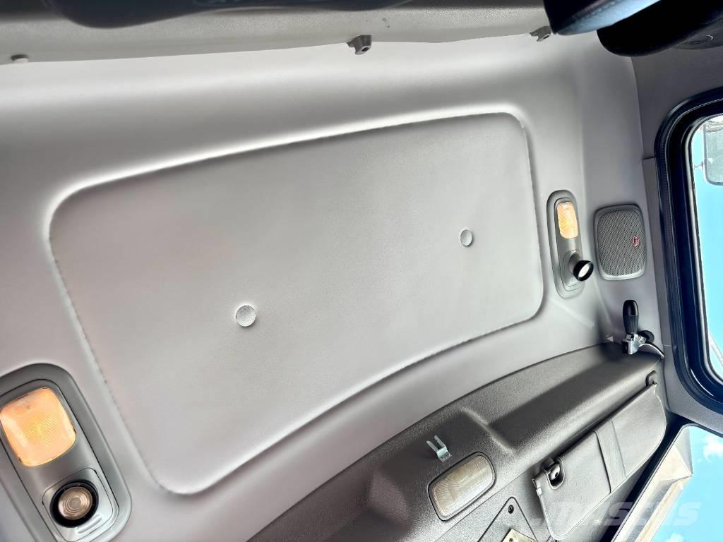 Peterbilt 388 中古トラクターヘッド | トレーラーヘッド