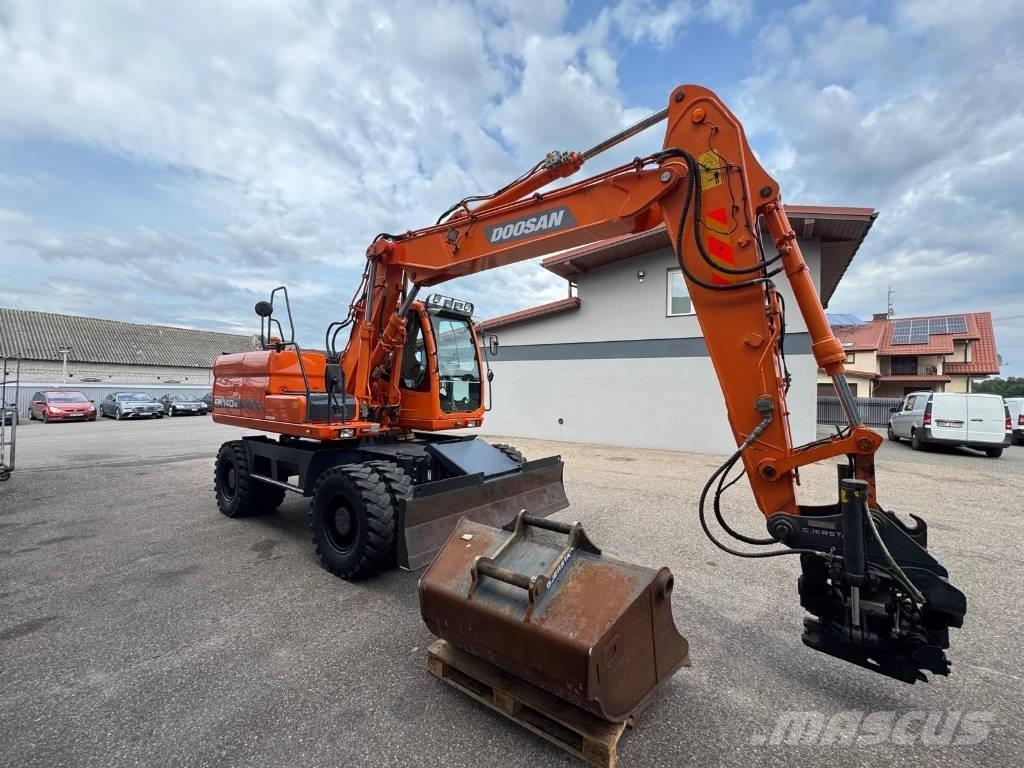 Doosan DX 140 W ホイール式油圧ショベル（パワーショベル・ユンボ・バックホー）