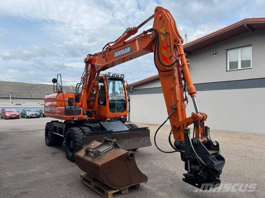 Doosan DX 140 W ホイール式油圧ショベル（パワーショベル・ユンボ・バックホー）