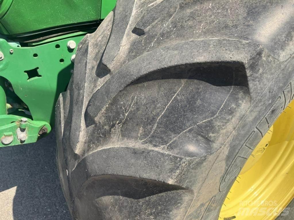 John Deere 6210R トラクター