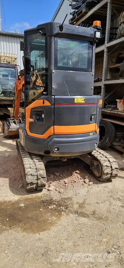 Develon DX 27 Z-7 ミニ油圧ショベル 7t以下（ミニユンボ・ミニディガー）