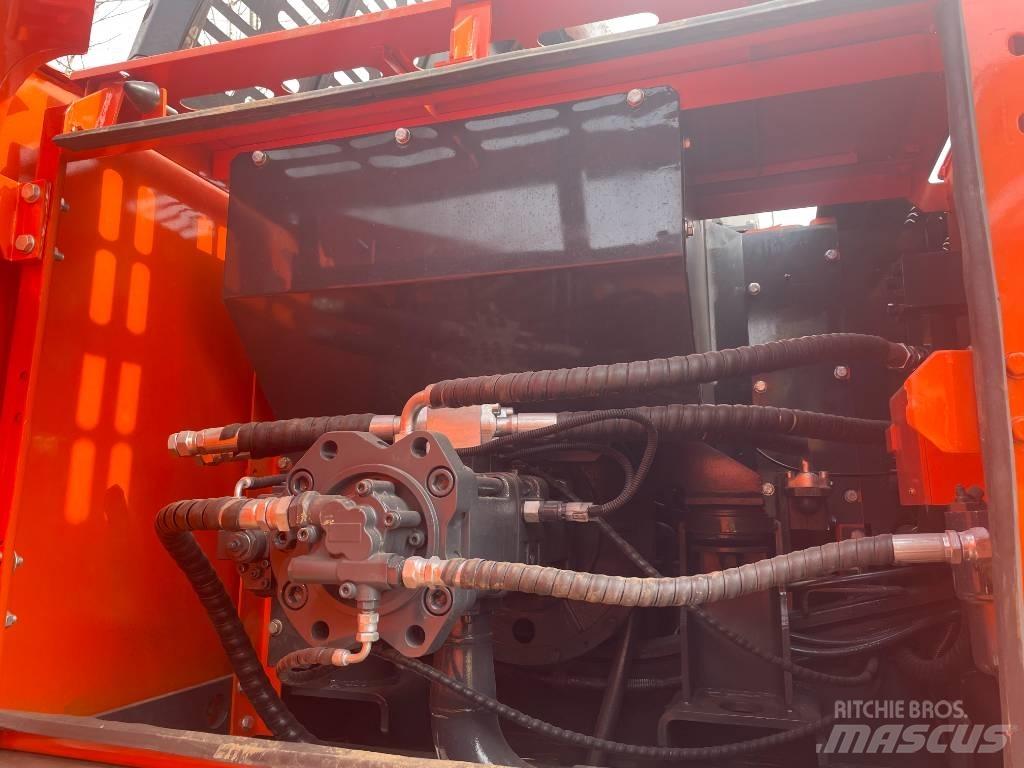 Doosan DX 225 大型油圧ショベル12t以上（パワーショベル・ユンボ）