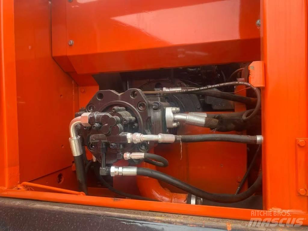 Doosan DX 225 LC 大型油圧ショベル12t以上（パワーショベル・ユンボ）
