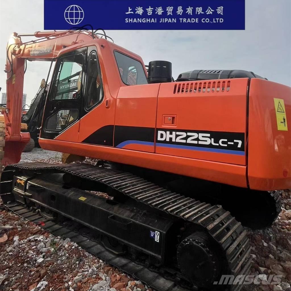 Doosan DH 225 大型油圧ショベル12t以上（パワーショベル・ユンボ）
