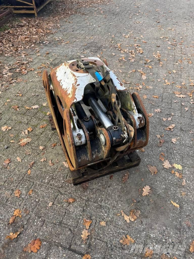 Komatsu G36 グラップル