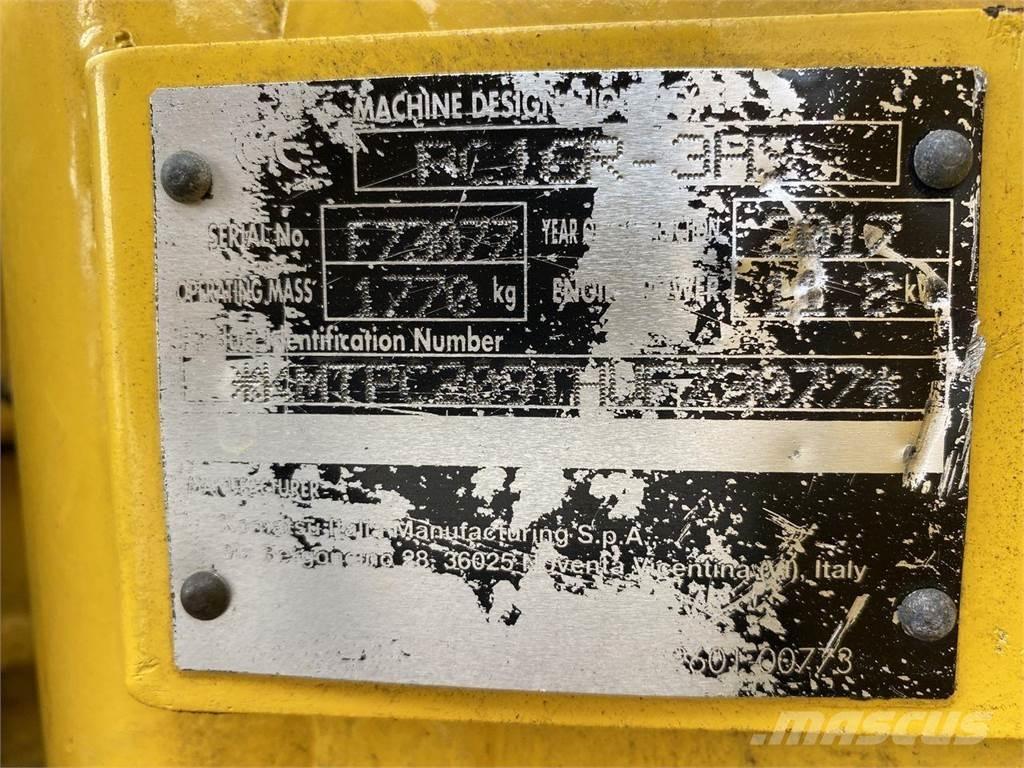 Komatsu PC16R-3HS ホイール式油圧ショベル（パワーショベル・ユンボ・バックホー）