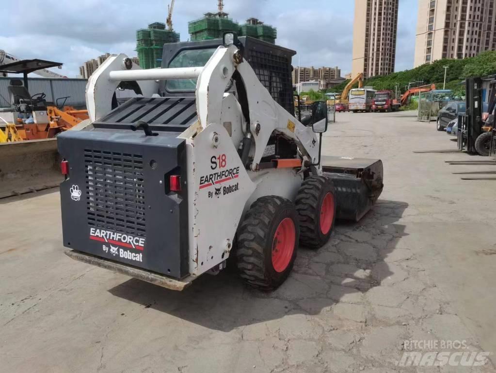 Bobcat S 16 スキッドステアローダー
