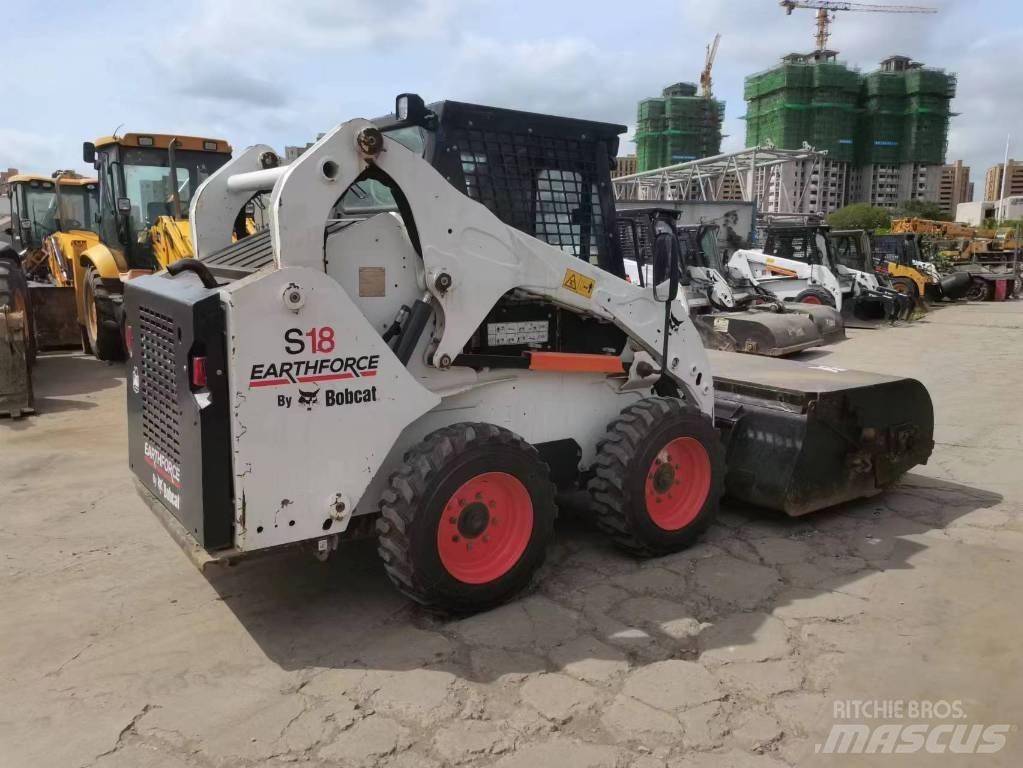 Bobcat S 16 スキッドステアローダー