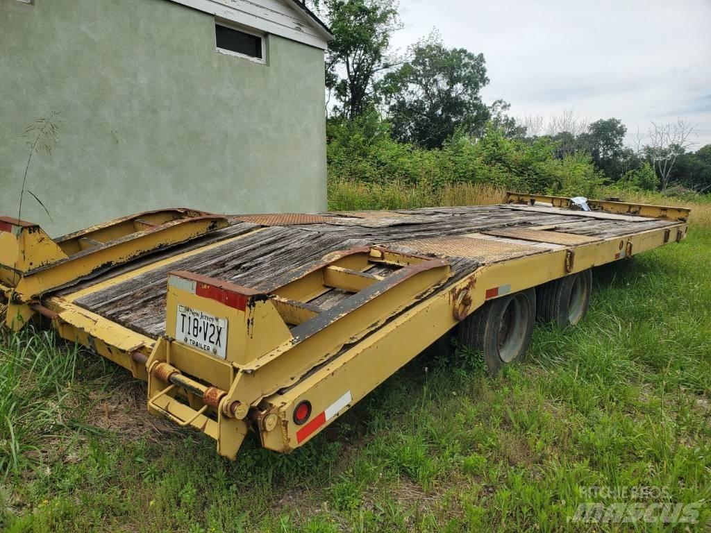 Eager Beaver 20TON 車両運搬用トレーラー