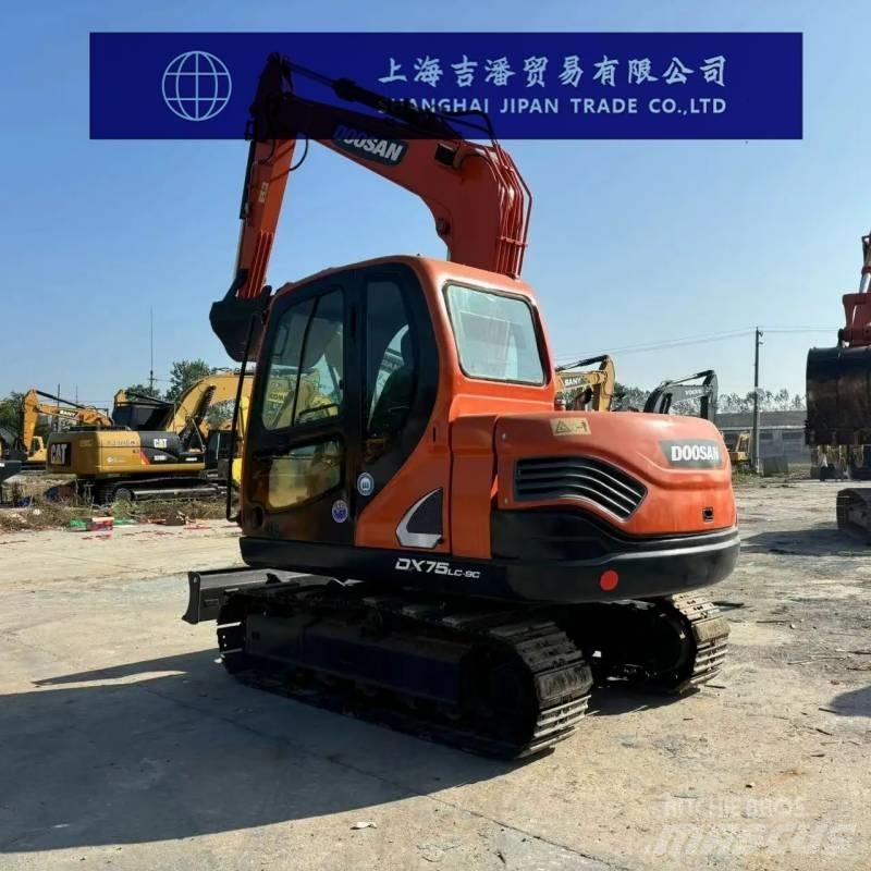 Doosan DX 75 中型油圧ショベル 7ｔ-12ｔ（ユンボ・パワーショベル・バックホー）