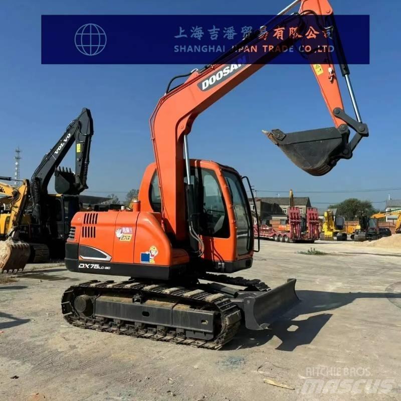 Doosan DX 75 中型油圧ショベル 7ｔ-12ｔ（ユンボ・パワーショベル・バックホー）