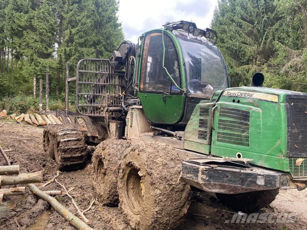 John Deere 1110 E フォワーダー