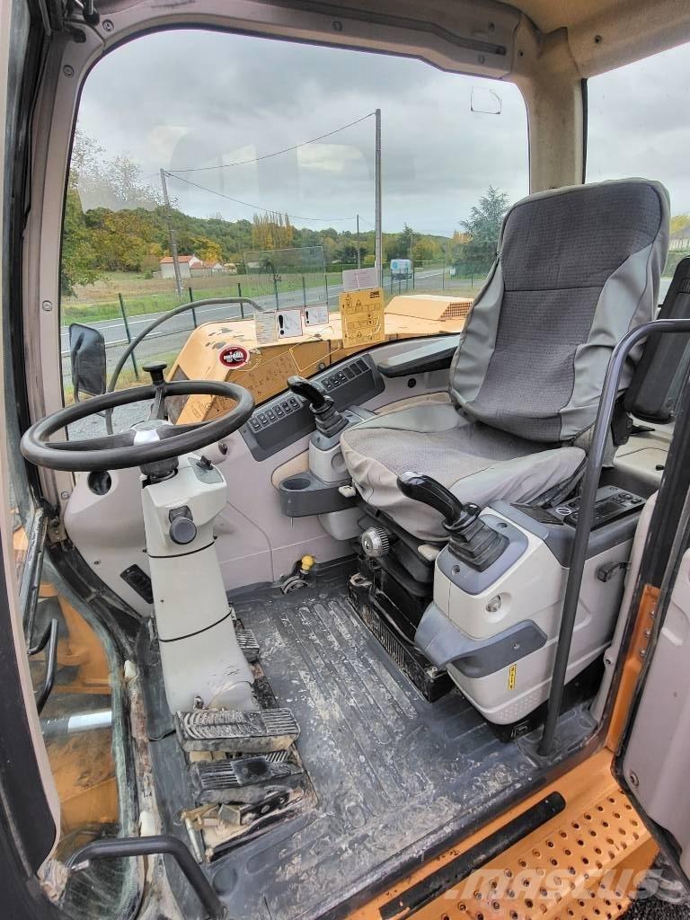 CASE WX 125 ホイール式油圧ショベル（パワーショベル・ユンボ・バックホー）