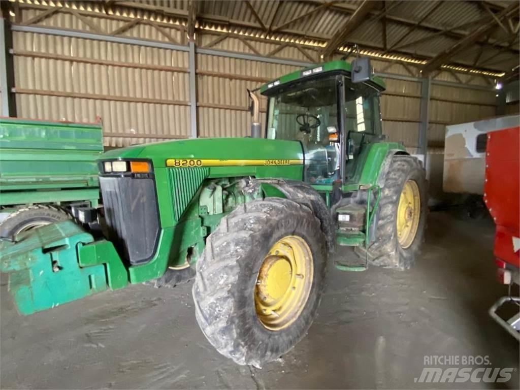John Deere 8200 トラクター