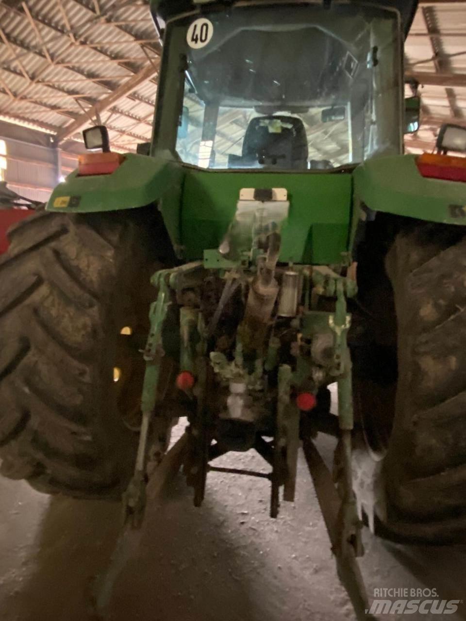 John Deere 8200 トラクター