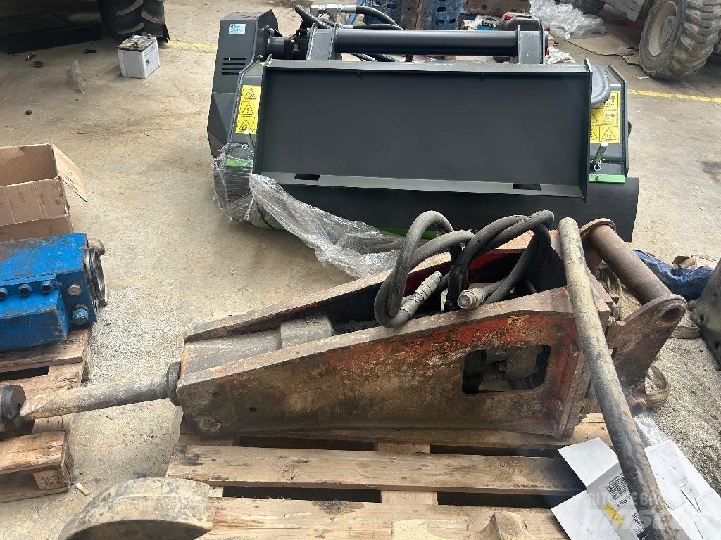 New Holland FB 200 バックホーローダー
