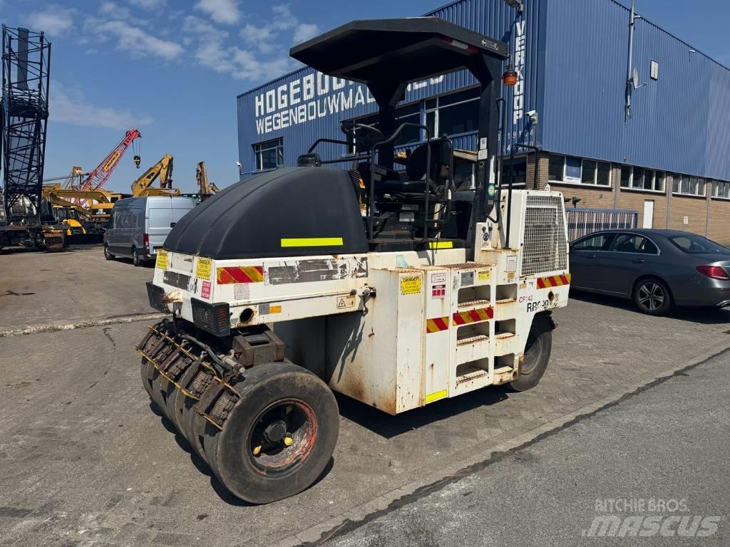 Dynapac CP 142 タイヤローラ