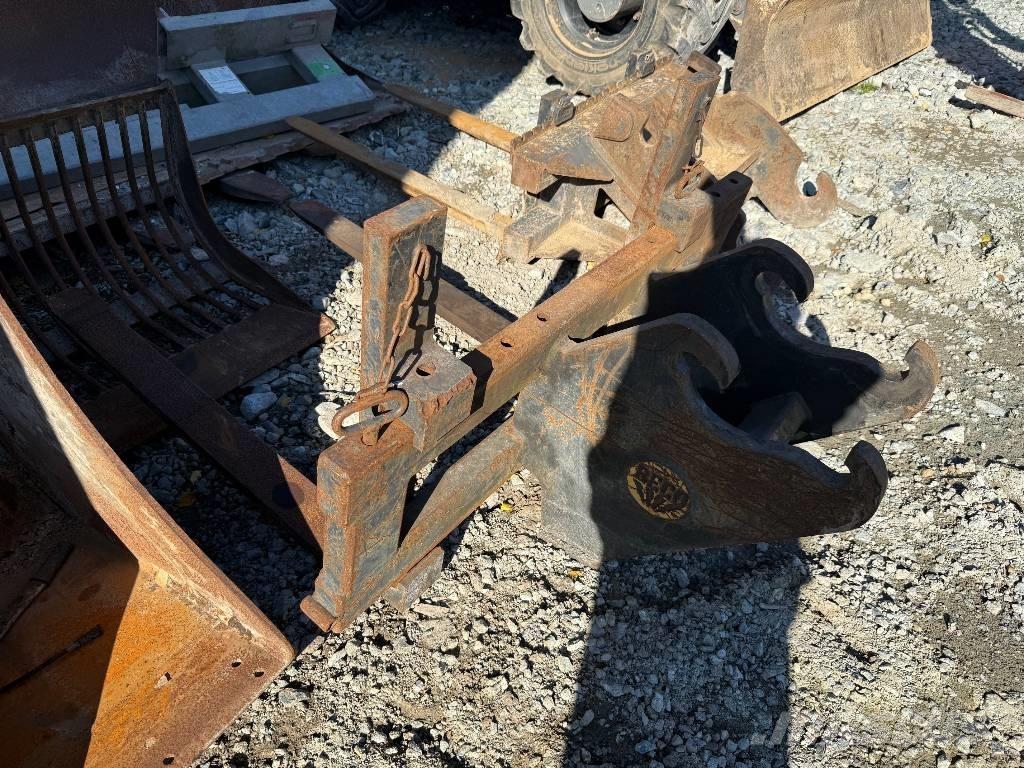 Mecalac 7 MWR ホイール式油圧ショベル（パワーショベル・ユンボ・バックホー）