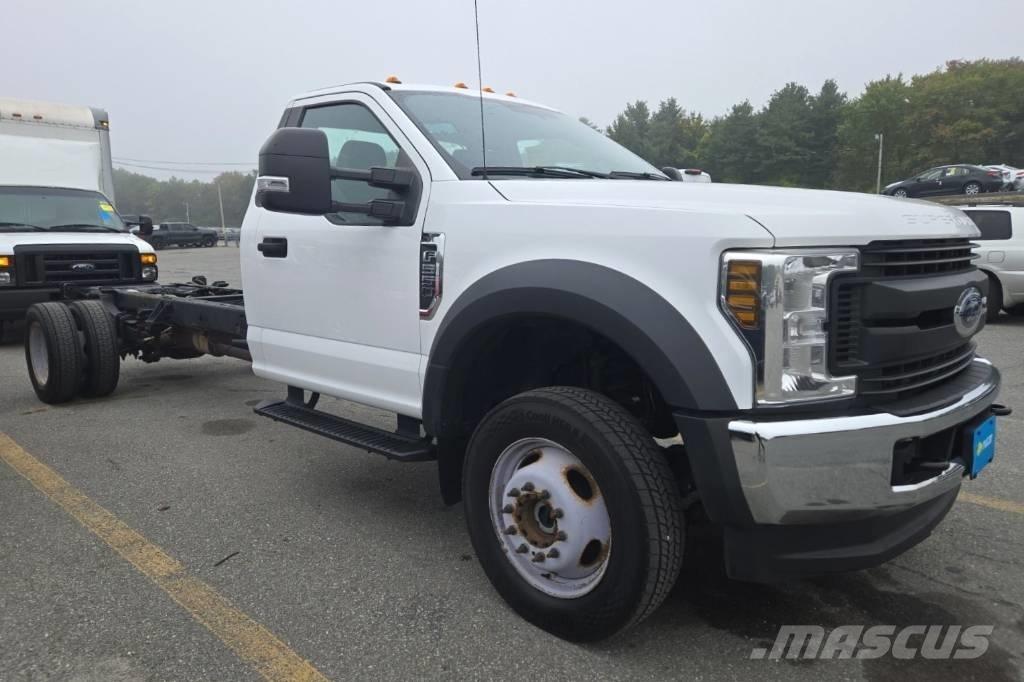 Ford F 550 XL SD キャブ付きシャーシ
