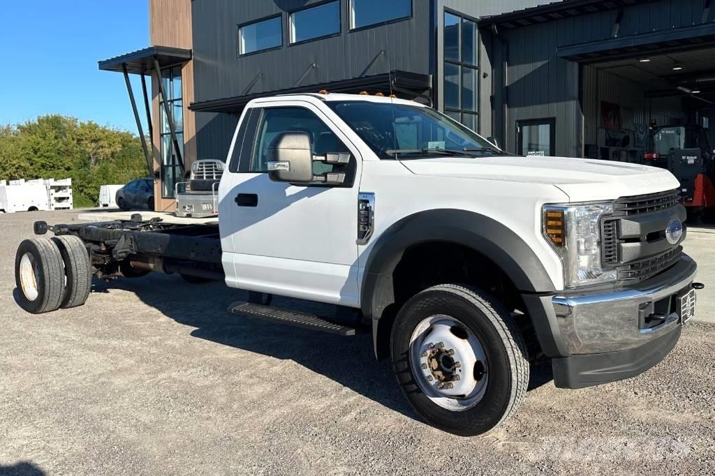 Ford F 550 XL SD キャブ付きシャーシ