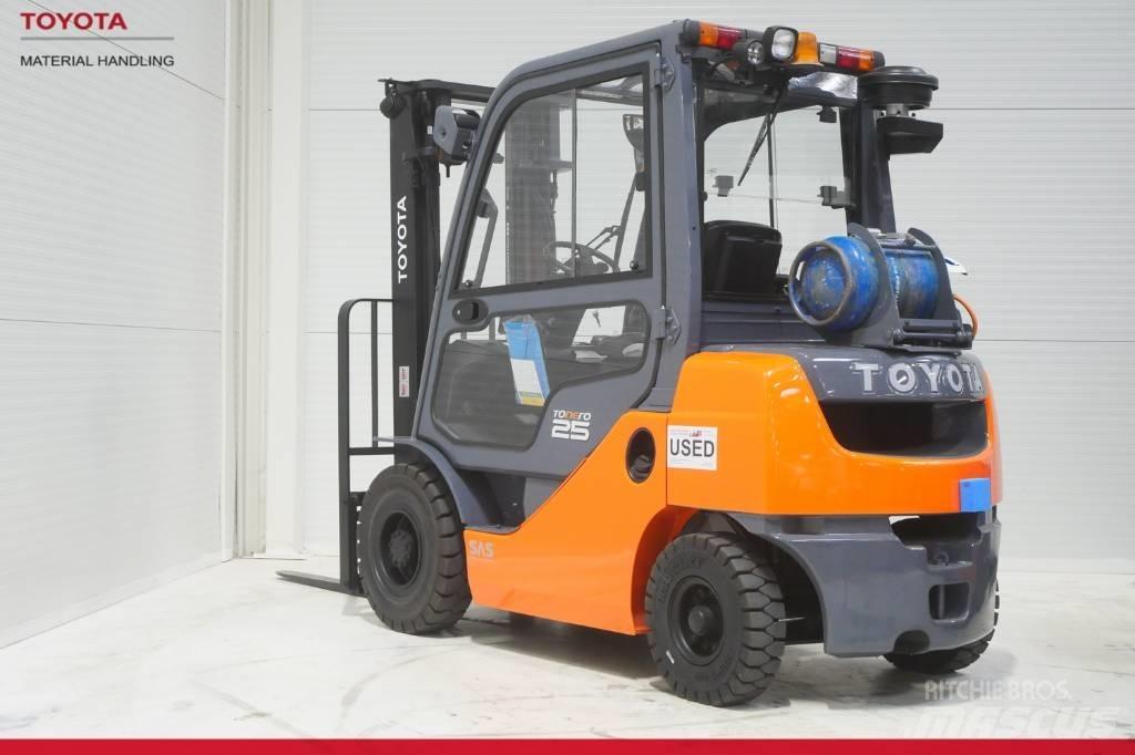 Toyota 02-8 FGF 25 LPGフォークリフト