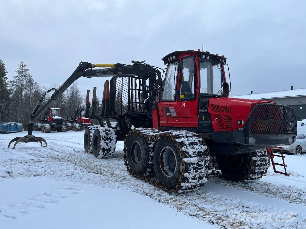 Komatsu 895 フォワーダー