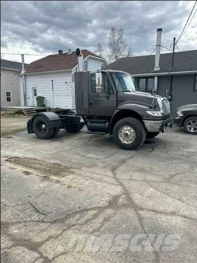 International 4400 中古トラクターヘッド | トレーラーヘッド