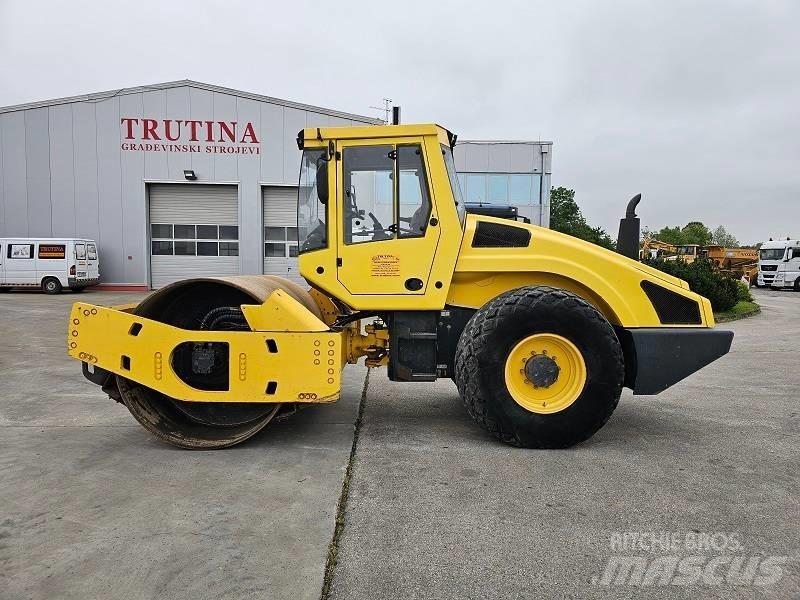 Bomag BW 213 D H-4 振動ローラ