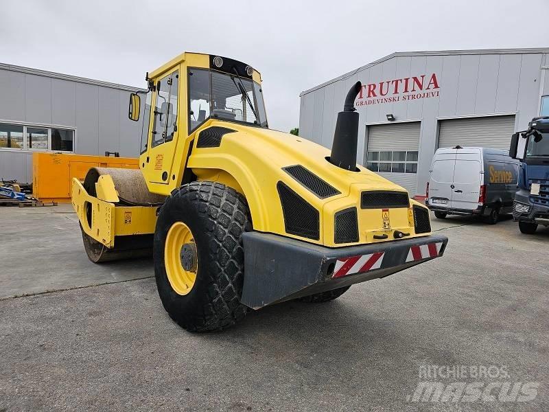 Bomag BW 213 D H-4 振動ローラ