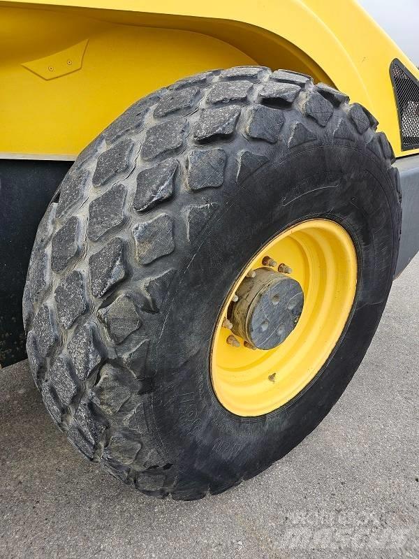 Bomag BW 213 D H-4 振動ローラ