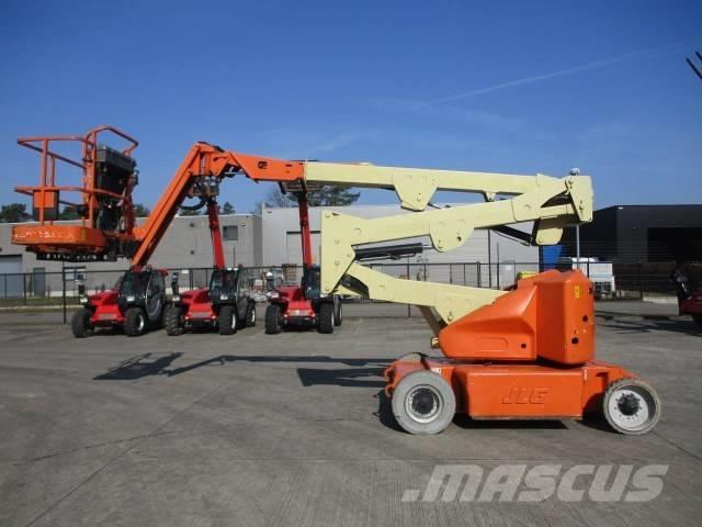 JLG E400 AJPN (817) 小型自走式ブームリフト